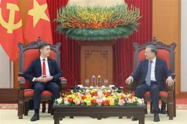 Party General Secretary To Lam (R) and EU Ambassador to Vietnam Julien Guerrier at their meeting in Hanoi on April 24. (Photo: VNA)