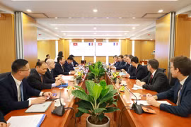 At the meeting between French Minister of Transport Philippe Tabarot and Vietnamese Minister of Construction Tran Hong Minh in Hanoi on March 21. (Photo: VNA)