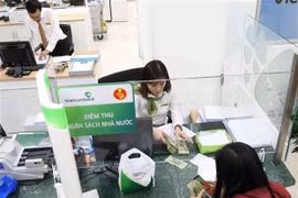 A state budget collection point at a Vietcombank office. (Illustrative photo: VNA)