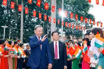 Party General Secretary, State President To Lam meets with Vietnamese community in India