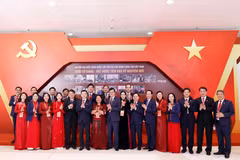 Highlights from first day of 14th National Party Congress