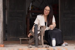 Nha Xa silk connects past with present 