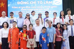 Party chief visits two schools for students with disabilities in Hanoi