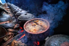 The fish is cooked with ingredients available in rural areas over a prolonged period, absorbing the smoky essence of the fire and subtle flavors of the countryside of Vietnam. (Photo: VNA)