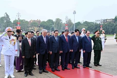 Party, State leaders pay tribute to President Ho Chi Minh, fallen soldiers