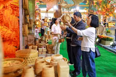Craftsmanship showcases Vietnamese artistry at Autumn Fair