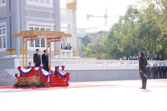 Top Lao leader hosts welcome ceremony for Vietnamese State President