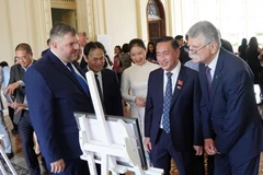 Top Hungarian legislator attends photo exhibition on HCM City