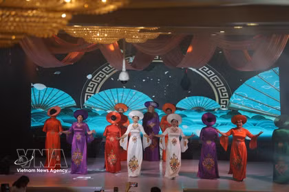 An Ao Dai show held in Prague, the Czech Republic, in May 2026 (Photo: VNA)