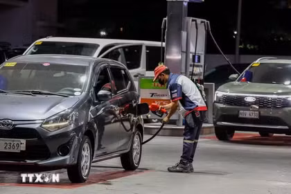 A fuel station in the Philippines. The Philippine economy expanded 2.8% in the first quarter, down from 3% in the previous quarter, weighed down by higher oil prices linked to the Middle East conflict and weaker public spending. (Photo: Xinhua/VNA)