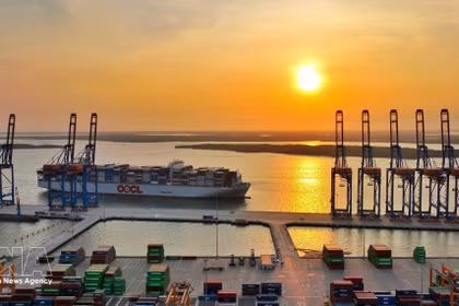 The ultra-large container vessel M/V OOCL SPAIN calls at Gemalink Port in the Cai Mep – Thi Vai port complex in Ho Chi Minh City. (Photo: VNA)