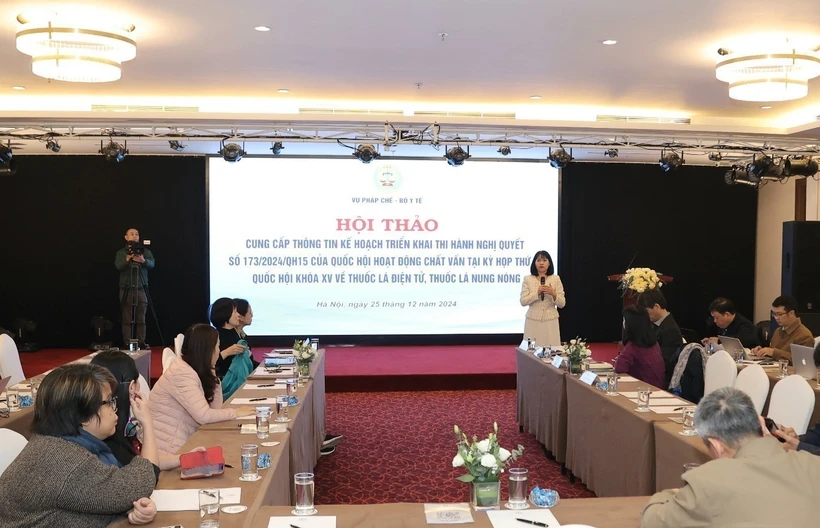 The workshop held by the Ministry of Health’s Department of Legal Affairs in Hanoi on December 25 to provide information about a plan to implement the National Assembly's resolution involving the ban of e-cigarettes and heated tobacco products. (Photo: VNA)