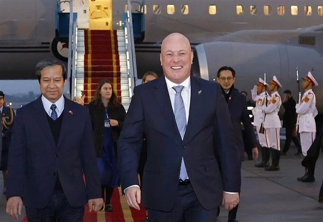 New Zealand Prime Minister Christopher Luxon arrives at Noi Bai International Airport in Hanoi on February 25. (Photo: VNA)