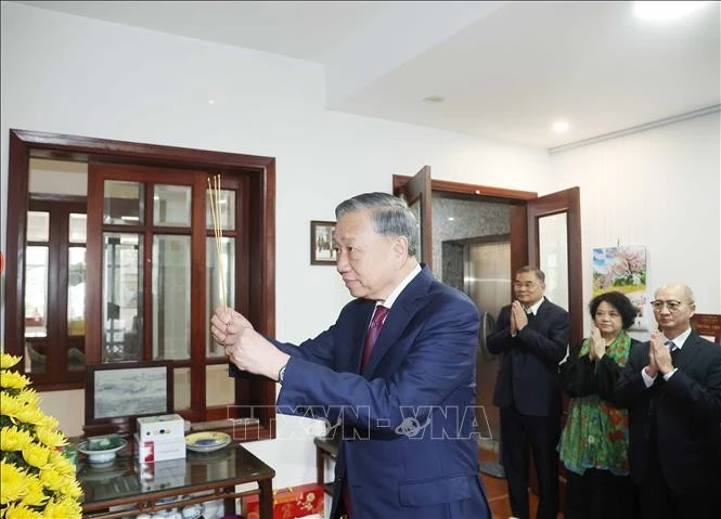 Party General Secretary To Lam offers incense in tribute to late Prime Minister Pham Van Dong in Hanoi on February 3. (Photo: VNA) 