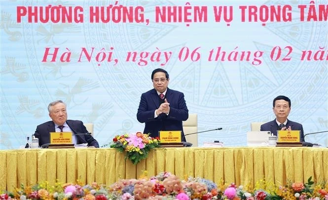 Prime Minister Pham Minh Chinh (standing) at the 10th nationwide online session of the National Committee for Digital Transformation in Hanoi on February 6. (Photo: VNA)