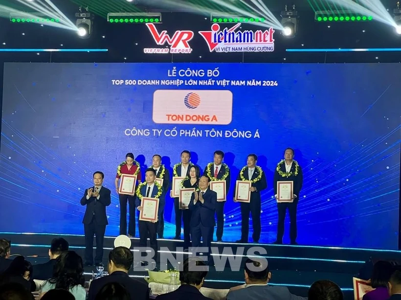 At the Vietnam Report's ceremony held on January 8 to announce the country’s top 500 largest enterprises in 2024. (Photo: VNA)