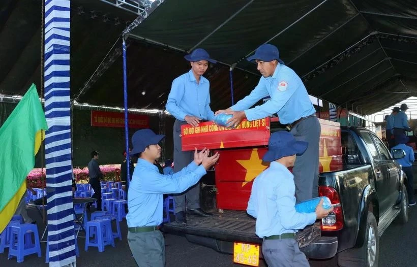 At a ceremony held in Binh Phuoc province on January 10 to receive the remains of 41 martyrs who fell down during wartime in Cambodia. (Photo: VNA)