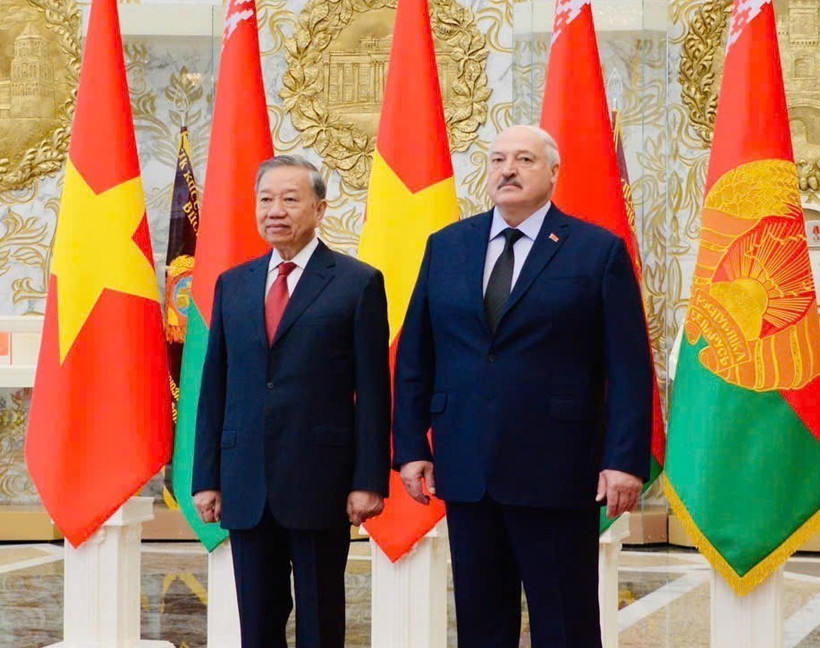 General Secretary of the Communist Party of Vietnam Central Committee To Lam (left) and Belarusian President Aleksandr Lukashenko in Minsk on May 12, 2025 (Photo: VNA)