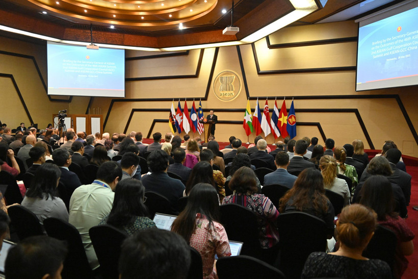 ASEAN Secretary-General Kao Kim Hourn speaks at the ASEAN Secretariat's briefing in Jakarta on May 28. (Photo: asean.org)