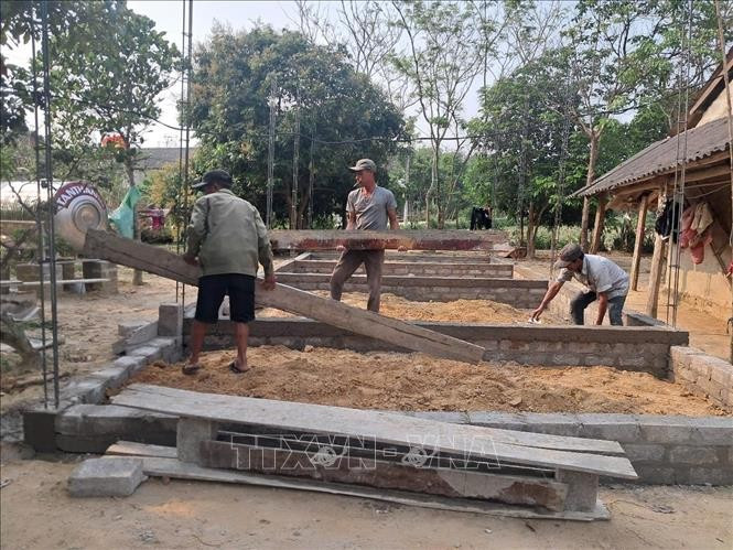Under the housing improvement programme, a house is being built in Cam Tuyen commune, Cam Lo district in Quang Tri province (Photo: VNA)