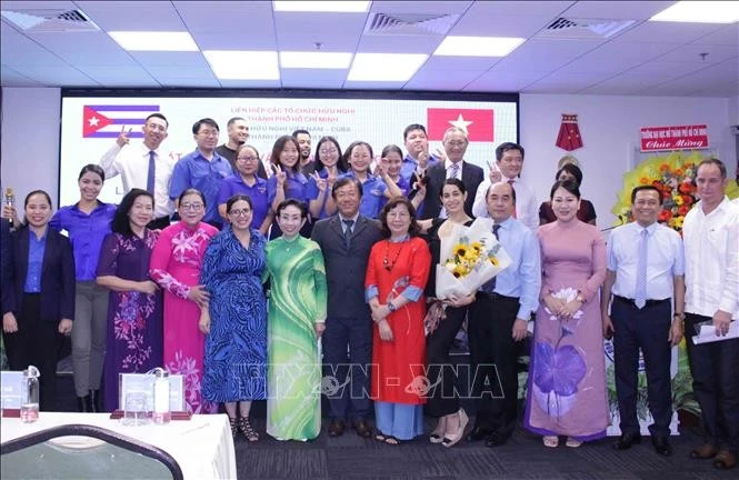 Participants of the get-together in a group photo (Source: VNA)