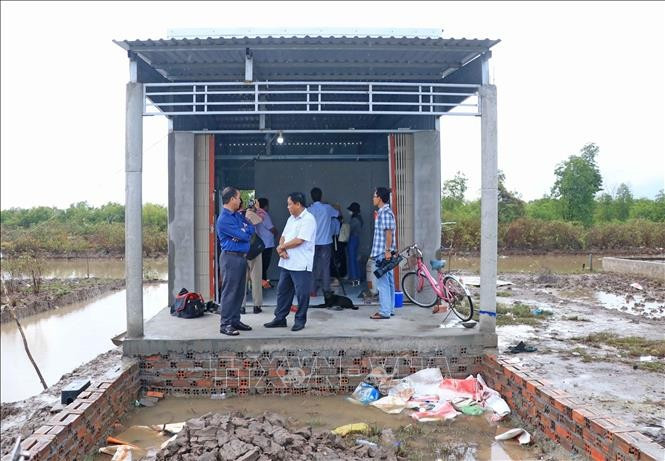 Phu Tan district, Ca Mau province, has so far kicked off the construction of 138 houses, with 97 already completed, reaching over 39% of the planned progress. (Photo: VNA)