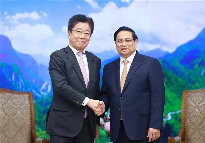 Prime Minister Pham Minh Chinh and Japanese Minister of Finance Kato Katsunobu at their meeting in Hanoi on January 8 (Photo: VNA)