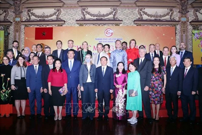 Participants in a group photo at the gathering between the HCM City leaders and diplomatic corps in the southern city on January 13 evening. (Photo: VNA)