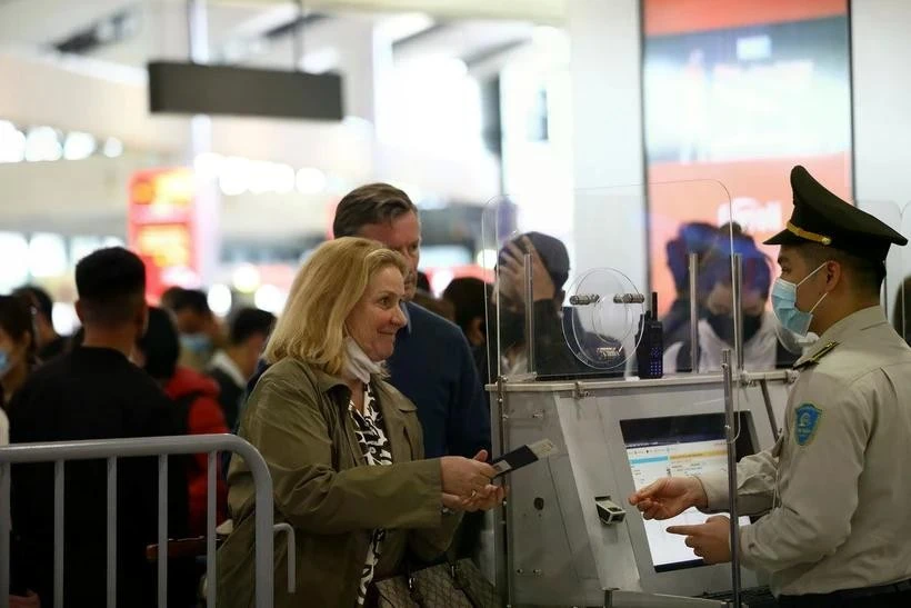 Aviation security staff verify passenger information before security screening at an airport in Vietnam. (Photo: VNA) 