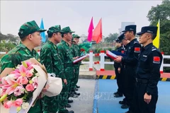 Vietnamese, Chinese soldiers begin conducting joint border patrol (Photo: VNA)