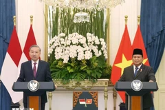 Party General Secretary To Lam (L) and President of Indonesia and Chairman of the Great Indonesia Movement Party (Gerindra) Prabowo Subianto meet with the press. (Photo: VNA)