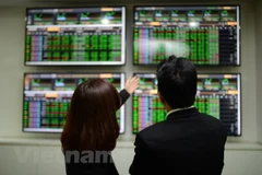 Foreign investors are now allowed to trade securities through global brokerage institutions (Illustrative photo: VNA)