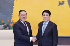 State President Luong Cuong (right) receives Cho Hyun-sang, Chair of the APEC Business Advisory Council (ABAC) 2025, on July 15 (Photo: VNA)