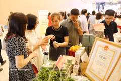 Agricultural products are showcased at an event. During the January – June period, agriculture recorded growth of 3.57%, while forestry expanded by 3.98% and fisheries by 4.88%. (Photo: VNA)