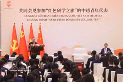 Party General Secretary and State President To Lam addresses the meeting with the two countries’ youth participating in the “Red Study Tour” programme on April 15. (Photo: VNA)