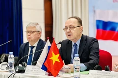 Russian Ambassador to Vietnam Gennady Stepanovich Bezdetko (R) speaks at the press briefing in Hanoi on December 29 (Photo: VNA)