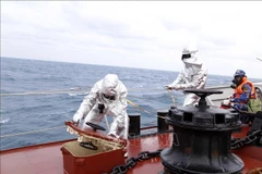 Sailors conduct ship survivability training during the joint patrol. (Photo: VNA)