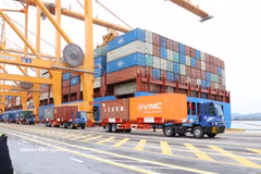 At the Lach Huyen port terminal in Hai Phong city. (Photo: VNA) 