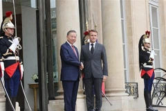 On October 7, 2024, Party General Secretary and State President To Lam attends an official welcome ceremony hosted by French President Emmanuel Macron. (Photo: VNA) 