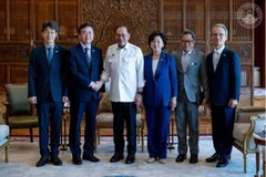 Malaysian Prime Minister Datuk Seri Anwar Ibrahim (fourth from right) welcomes the RoK President’s Special Envoy Kim Young Choon (Photo: Prime Minister Anwar Ibrahim's Facebook)