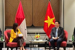 Nguyen Xuan Thang (right), Politburo member, Chairman of the Central Theory Council and President of the Ho Chi Minh National Academy of Politics, meets Meutya Viada Hafid, vice chairwoman of the Golkar Party and Minister of Communications and Digital Affairs of Indonesia, on March 11. (Photo: VNA)