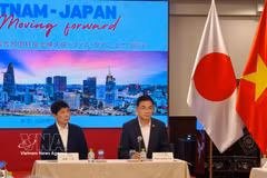 Vietnamese Ambassador to Japan Pham Quang Hieu (R) and Gunma Governor Yamamoto Ichita co-chair the seminar on promoting public-private cooperation in digital transformation. (Photo: VNA)