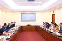 The meeting between Vietnam News Agency General Director Vu Viet Trang and Chen Jianwen, Editor-in-Chief of the People's Daily of China, in Hanoi on March 24. (Photo: VNA)