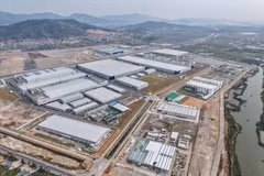 The Song Khoai Industrial Park (Quang Ninh province) attracts numerous enterprises for investment and production, creating jobs for local workers. (Photo: VNA) 