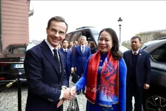 State Vice President Vo Thi Anh Xuan (R) welcomed by Swedish Prime Minister Ulf Kristersson on November 11, as part of her official visit to the Nordic country - Illustrative image (Photo: VNA)