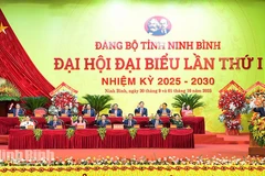 The Presidium approves the Resolution of the First Party Congress of Ninh Binh province for the 2025–2030 term. (Photo: VNA)