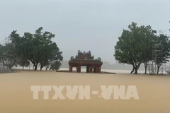 The water level of Huong River rises, submerging Nghinh Luong Pavilion (Phu Xuan ward) in floodwaters. (Photo: VNA) 