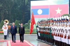 General Secretary of the Communist Party of Vietnam Central Committee To Lam (L) and General Secretary of the Lao People’s Revolutionary Party (LPRP) Central Committee and President of Laos Thongloun Sisoulith review the guard of honour. (Photo: VNA)