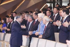 Party General Secretary To Lam (L) shakes hands with delegates at the ceremony. (Photo: VNA)