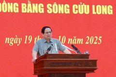 Prime Minister Pham Minh Chinh speaks at the conference on the implementation of expressway projects in the Mekong Delta (Photo: VNA)